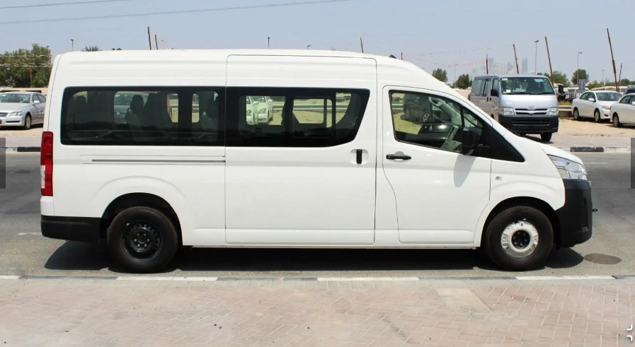 2023 Toyota Hiace 2.8L GL High Roof / TOIT HAUT - Image 8