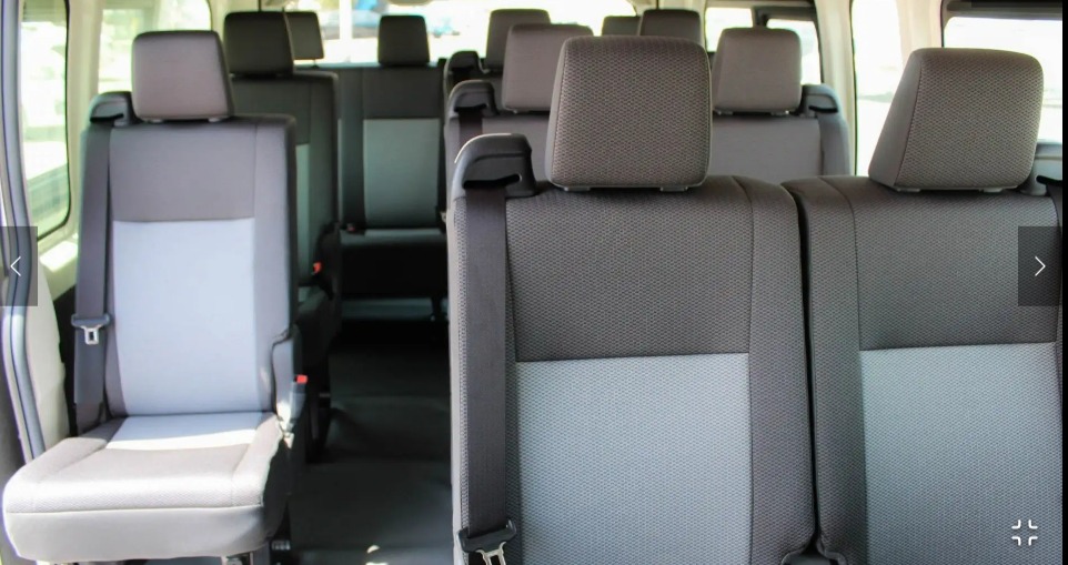 2023 Toyota Hiace 2.8L GL High Roof / TOIT HAUT - Image 9