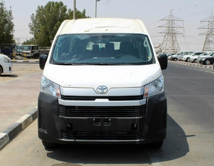 2023 Toyota Hiace 2.8L GL High Roof / TOIT HAUT