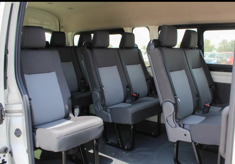 2023 Toyota Hiace 2.8L GL High Roof / TOIT HAUT - Image 14
