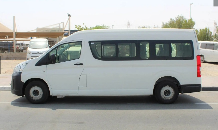 2023 Toyota Hiace 2.8L GL High Roof / TOIT HAUT - Image 15