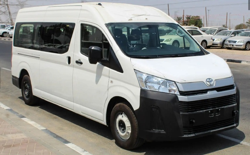 2023 Toyota Hiace 2.8L GL High Roof / TOIT HAUT - Image 16